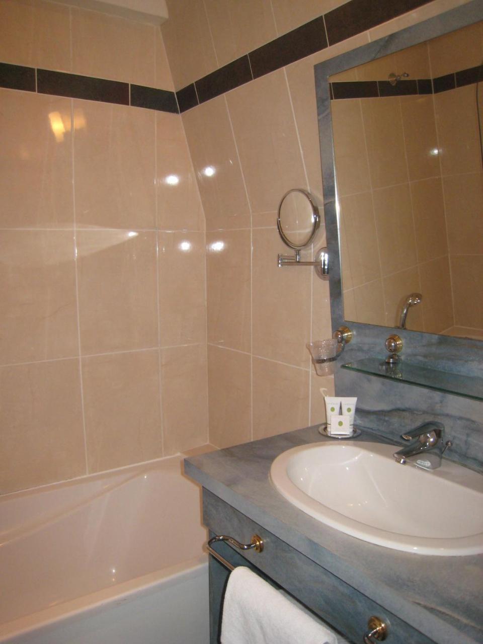 Hotel Les Marechaux Auxerre Εξωτερικό φωτογραφία