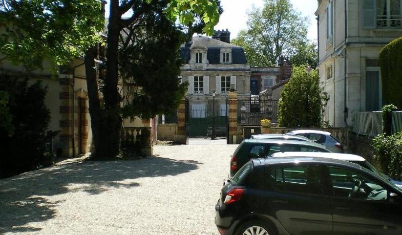 Hotel Les Marechaux Auxerre Εξωτερικό φωτογραφία